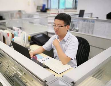 ģ������������������������������¼��������ߵġ����칲����Ա��