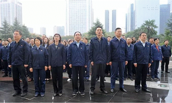 ����������¼��ڼ��ž�����ף���й������ߡ����������м�ʹ��������������ʽ